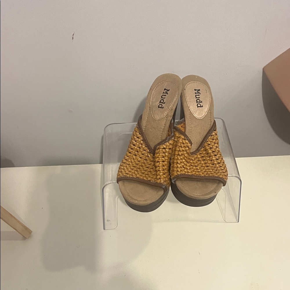 Mudd Women's Brown and Tan Woven Mules